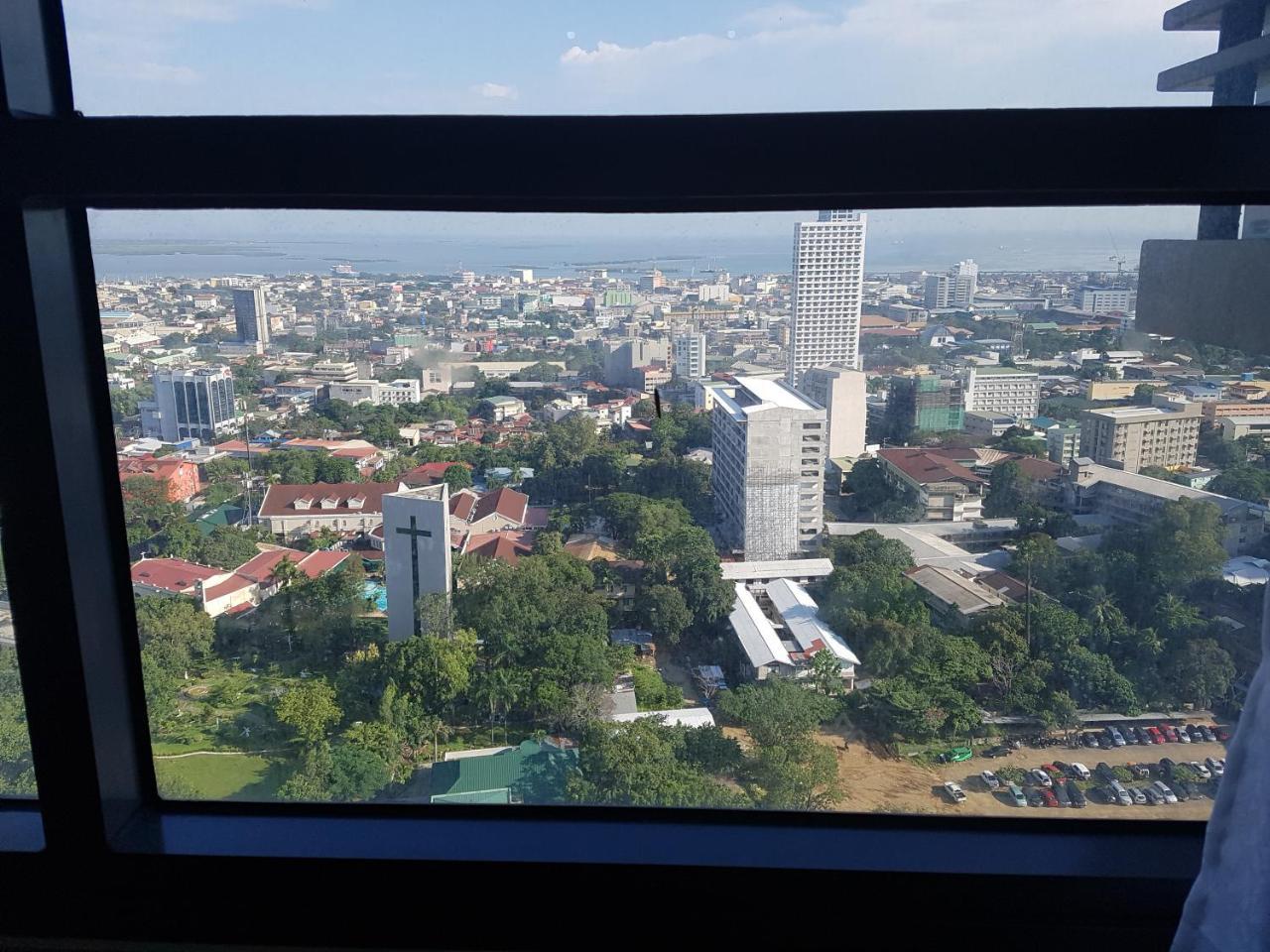 Hermione'S Haven At Horizon 101 Cebu Exterior photo